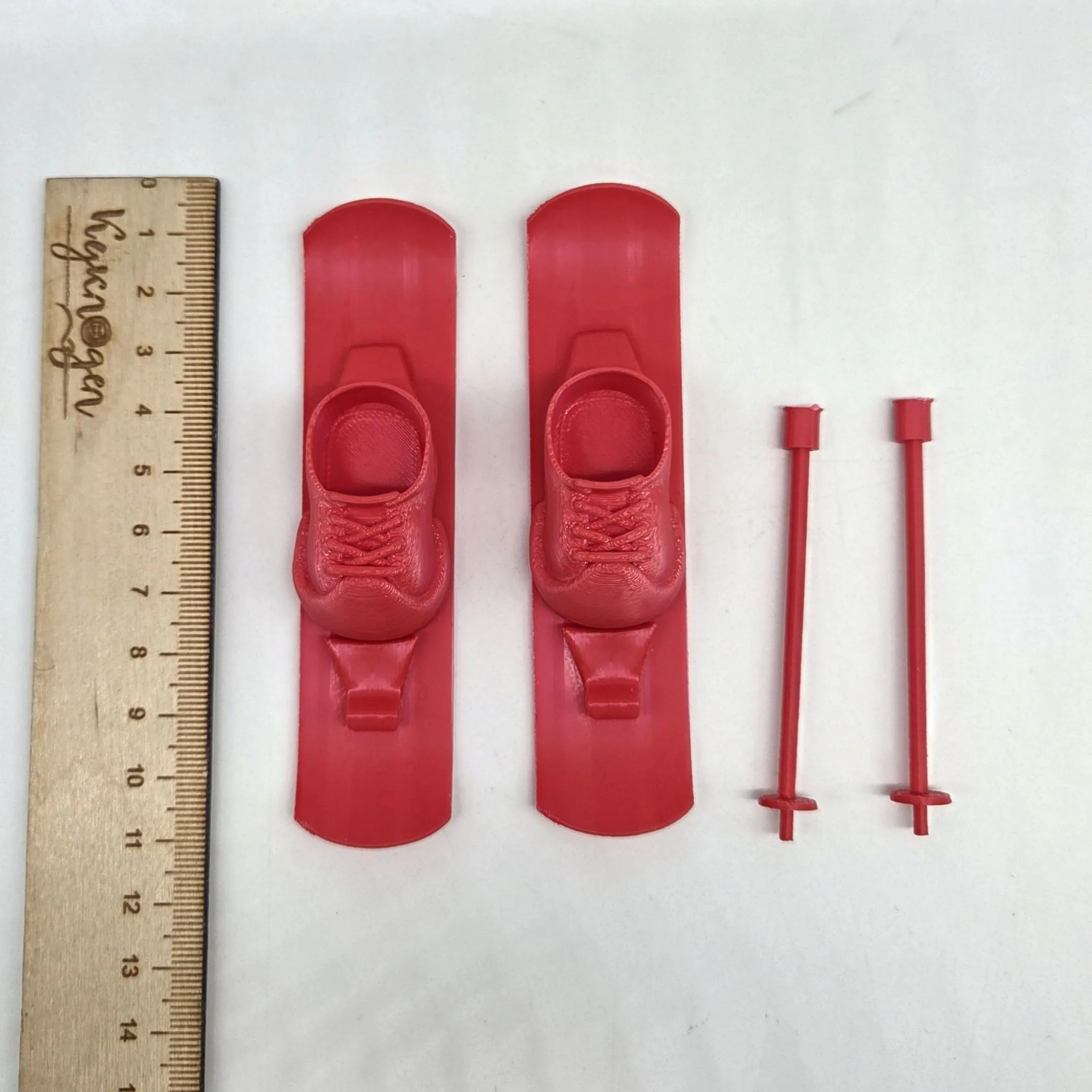 Лыжи с палками и ботинками для кукол (Лабубу 17см) цв.красный (05) 282 для кукол | 2