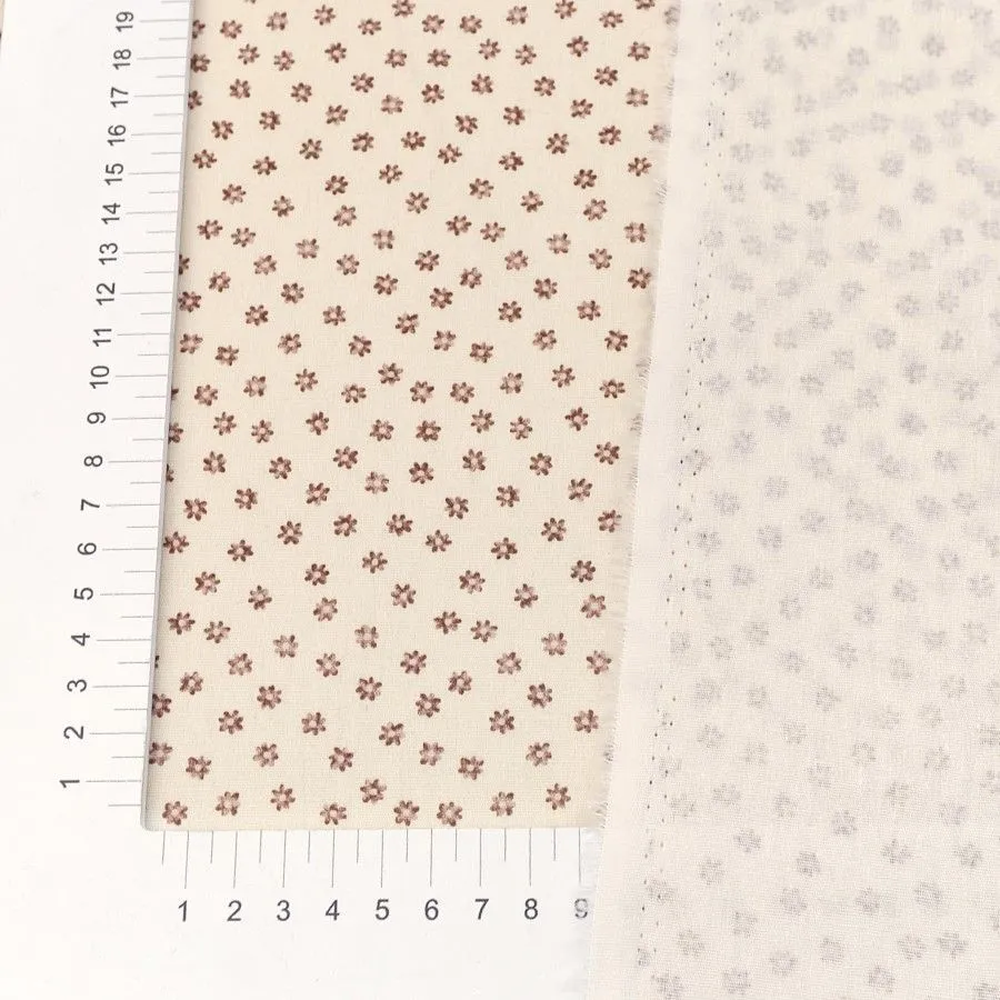 Ткань хлопковая Цветочки коричневые 50*50см цв.кремовый 28124 для кукол | 1