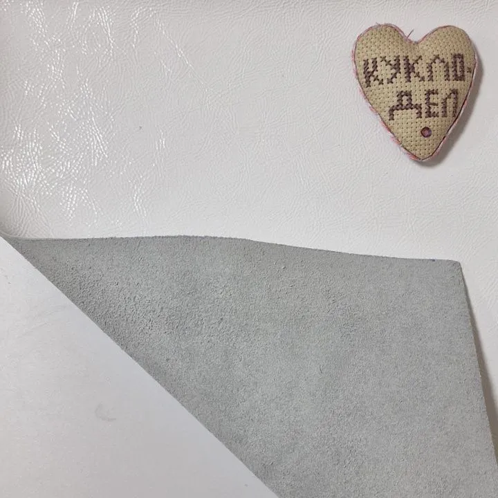 Кожа натуральная ЛАК 1,2-1,4мм цв.белый (271) 21*29,7см для кукол