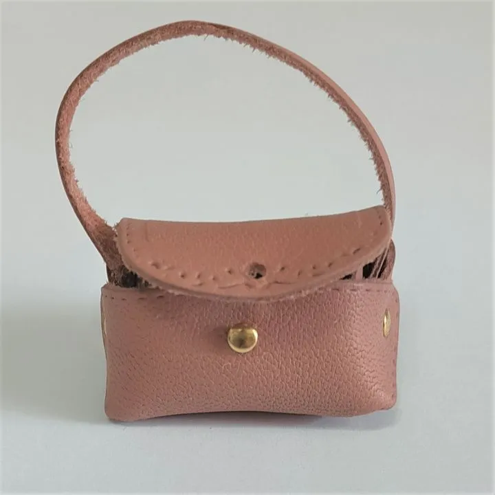 Сумочка С-53 натур.кожа цв.темно-бежевый 4*3*2см для кукол