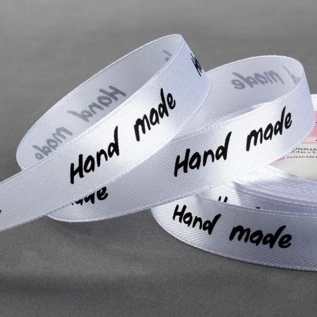 Атласная лента с надписью Hand Made 1,5см (7 этикеток) 20930 для кукол | 1
