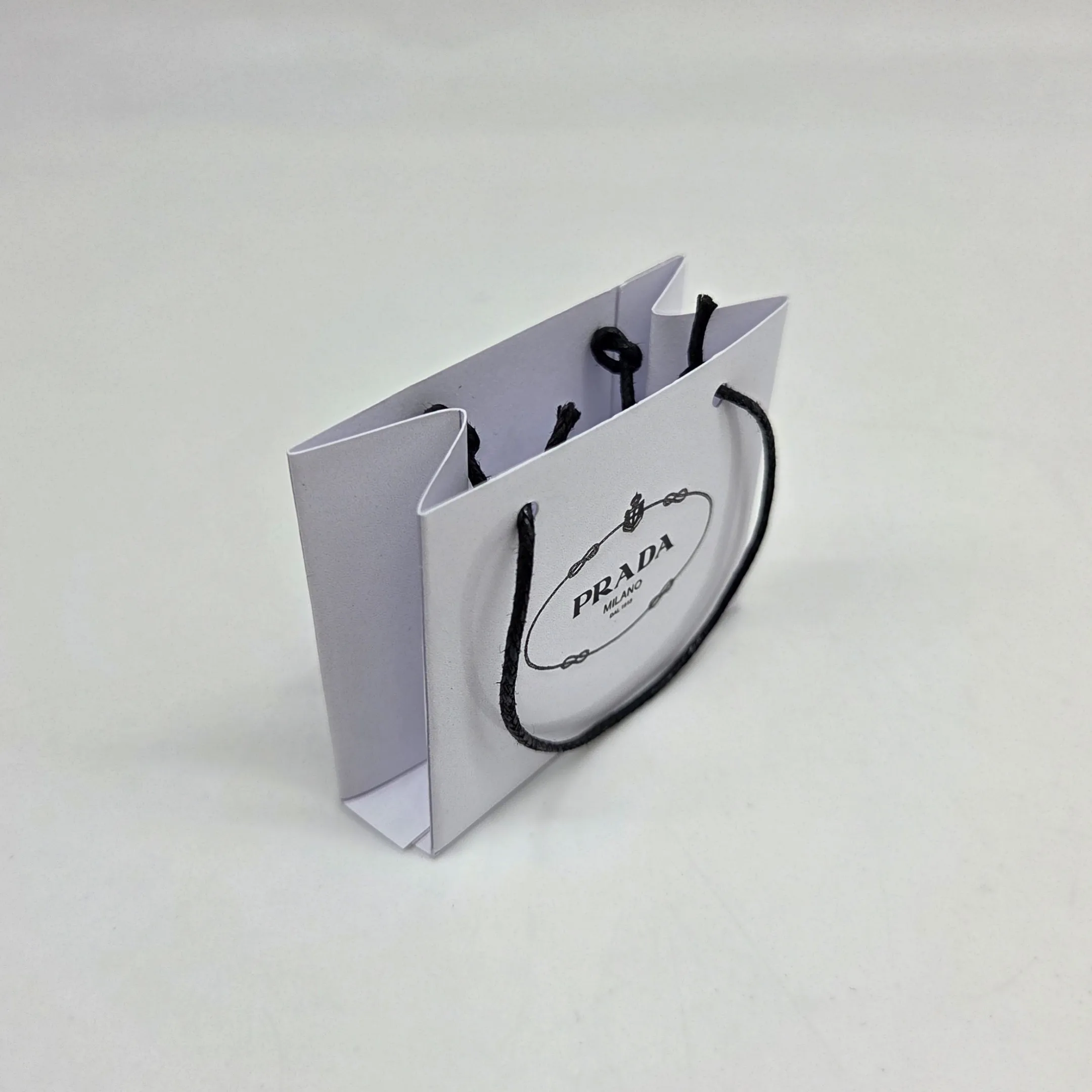 Миниатюрный пакет с логотипом Prada цв.белый для кукол | 1