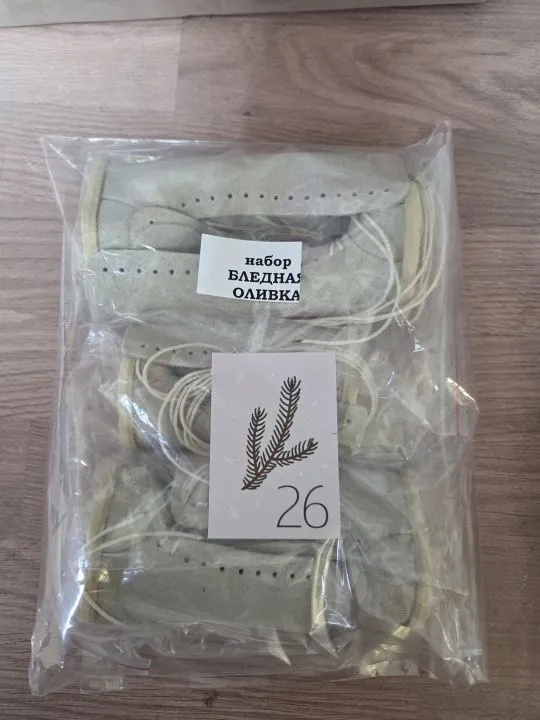 Набор обуви БЛЕДНАЯ ОЛИВКА 3 пары. Школа "Ветер в гривах" Т.Коннэ. НБ-01 для кукол