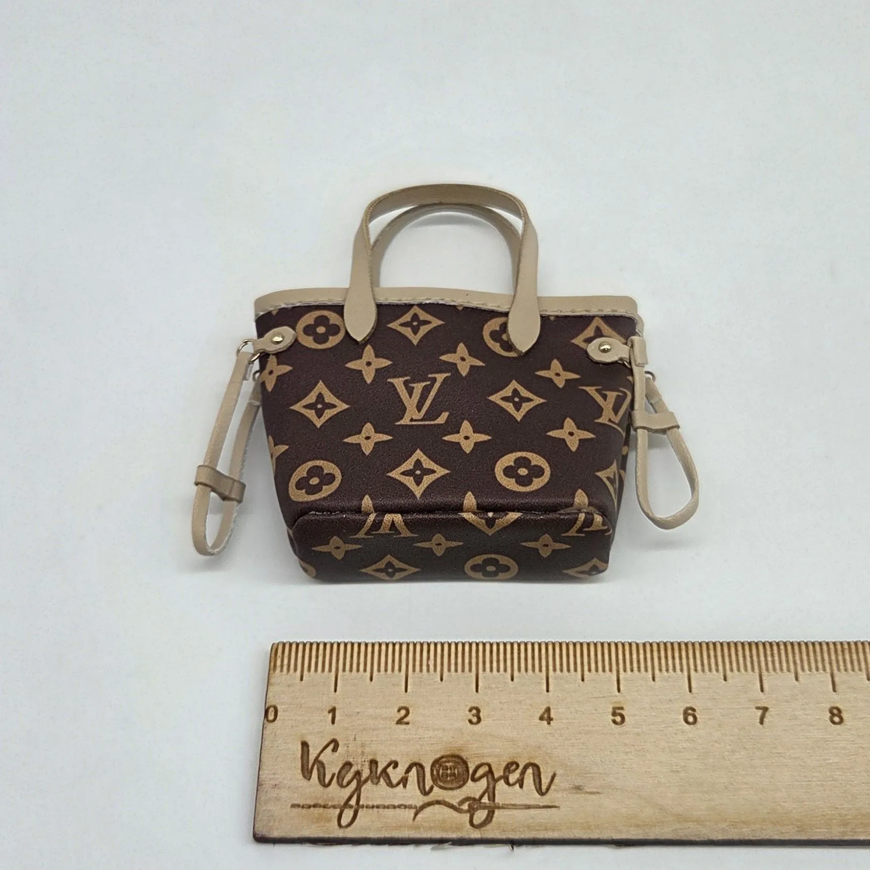 Сумка LV 4,5*6см цв.коричневый (03) С-146 для кукол | 1