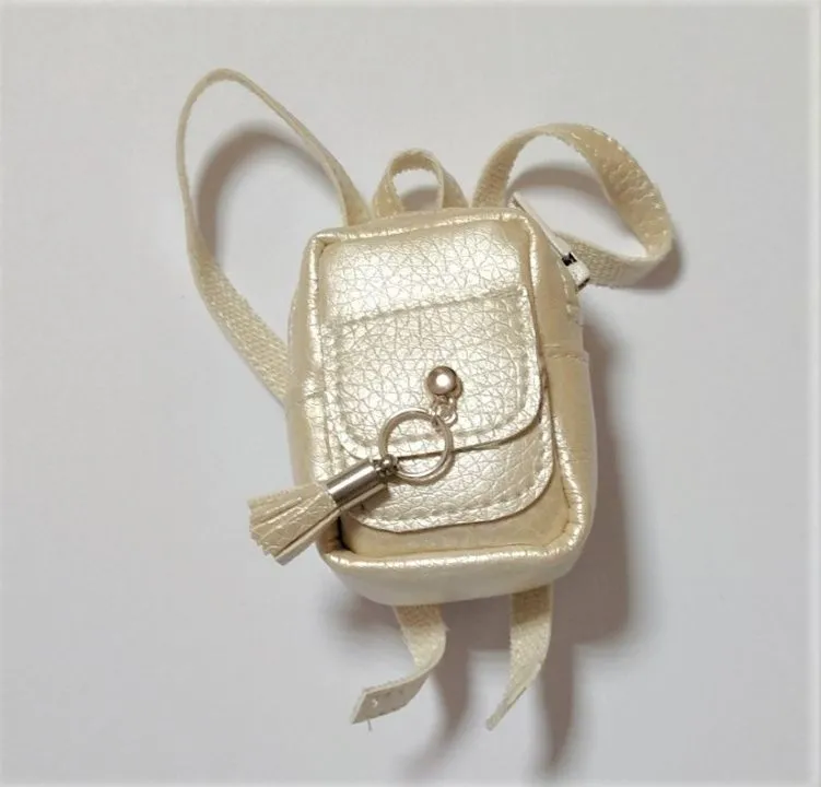 Рюкзак 5*4*1,5см цв.молочный перламутр Р-36 для кукол