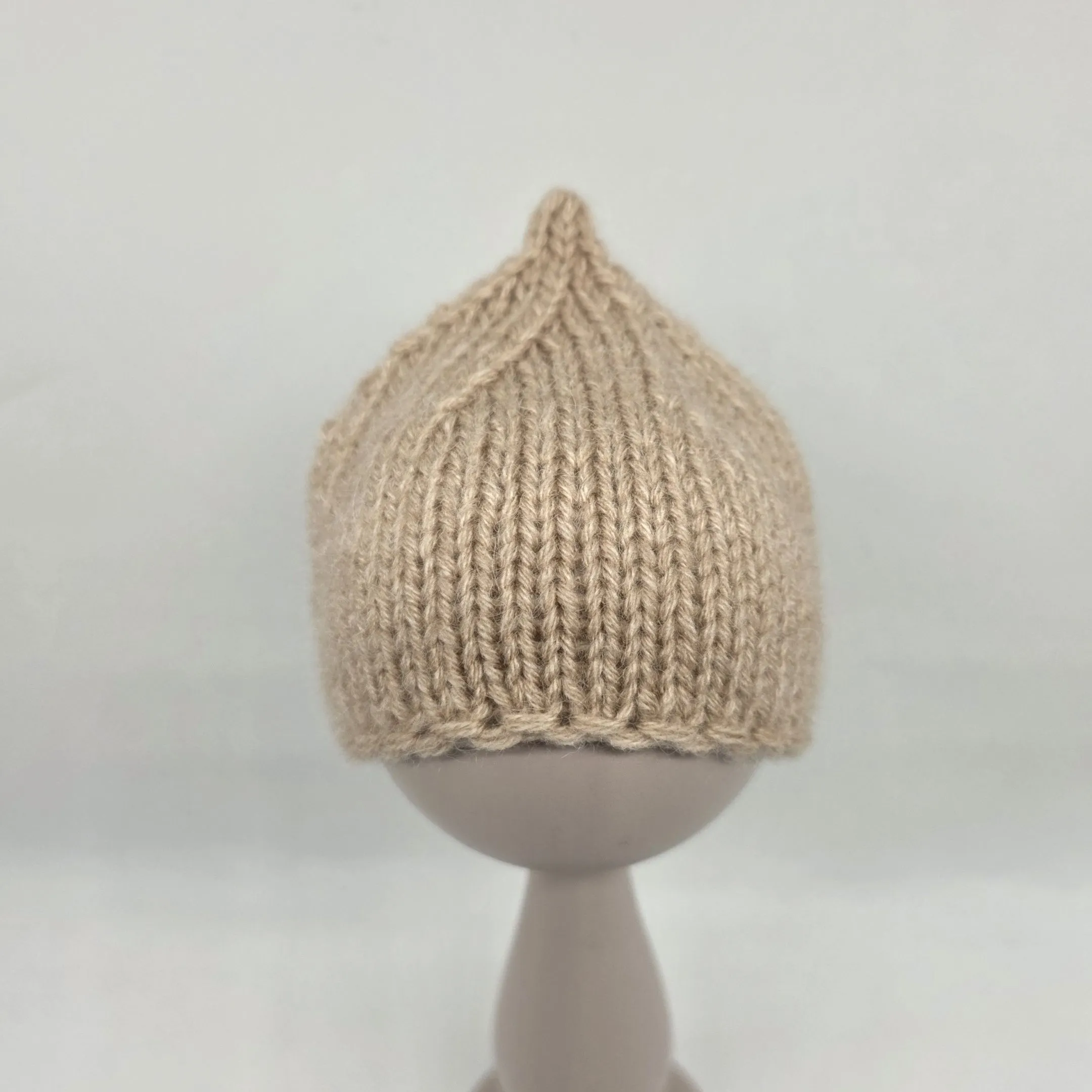 Шапочка-редиска ША-55 цв.бежевый (04), обхват 27см для кукол | 2