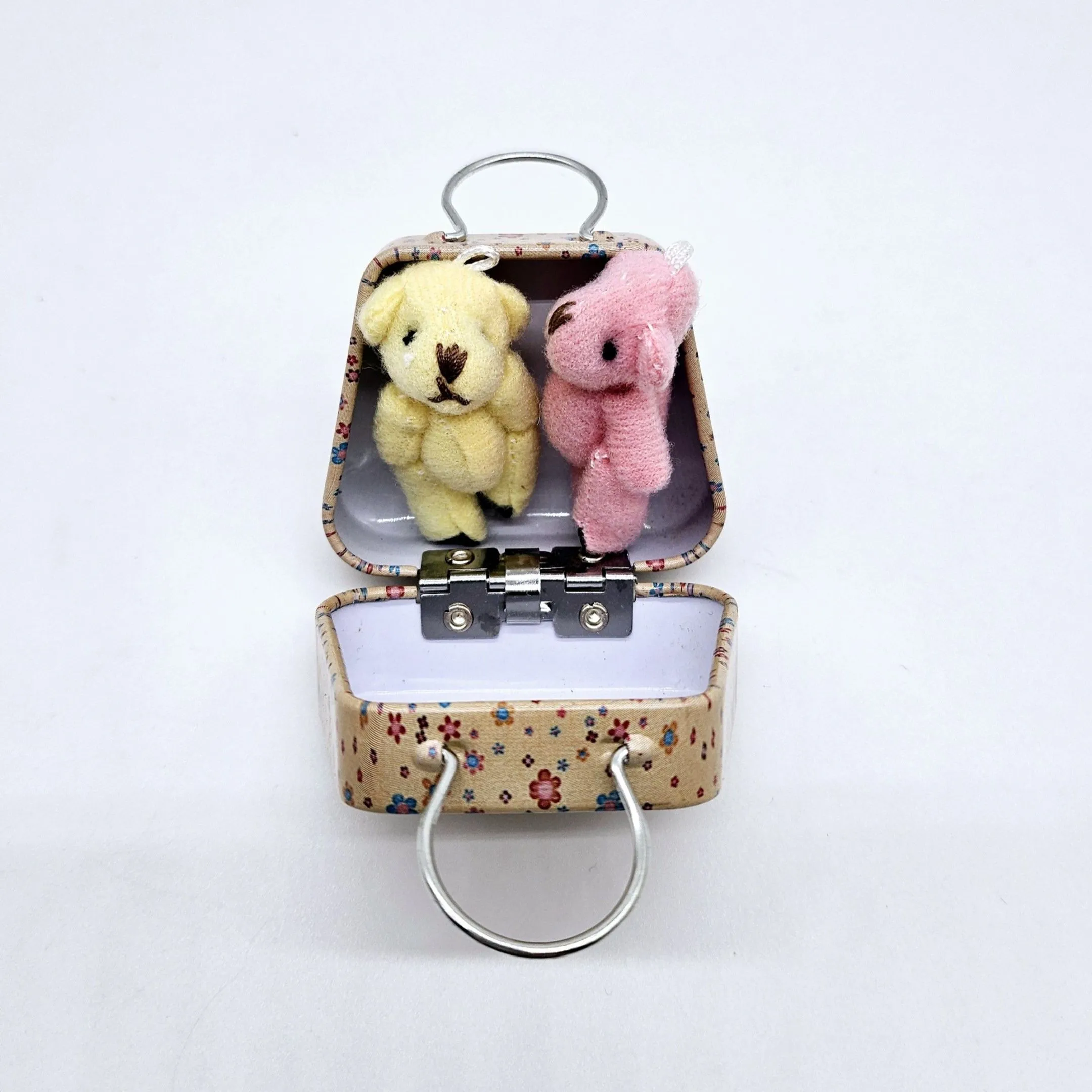 Металлическая сумочка для кукол С-72 цветок на бежевом УЦЕНКА (небольшая вмятина) для кукол | 2