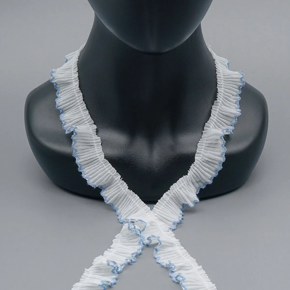 Кружево плиссированное шир.2,5см дл.1м цв.01 белый/голубой 7748767 для кукол | 2