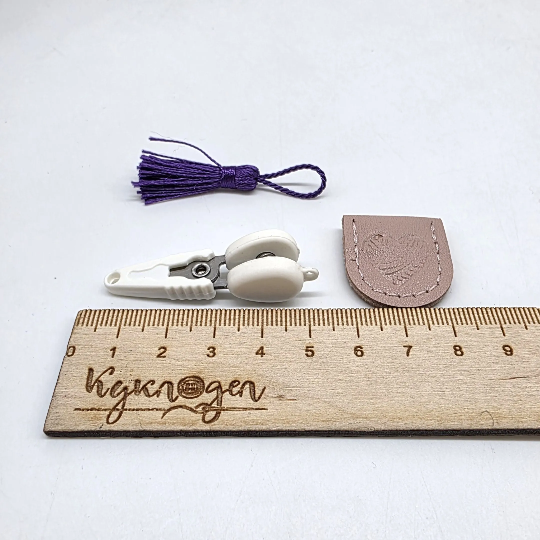 Мини-ножницы 4,5см с чехлом цв.розовый/сиреневый 28015 для кукол | 2