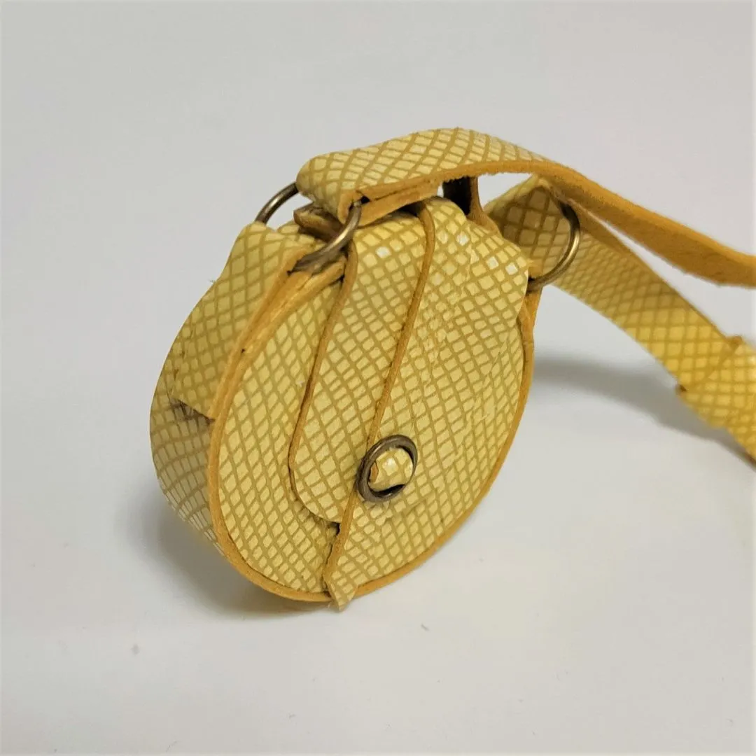 Сумочка С-100 натур.кожа цв.желтый 4*1,2см для кукол | 1