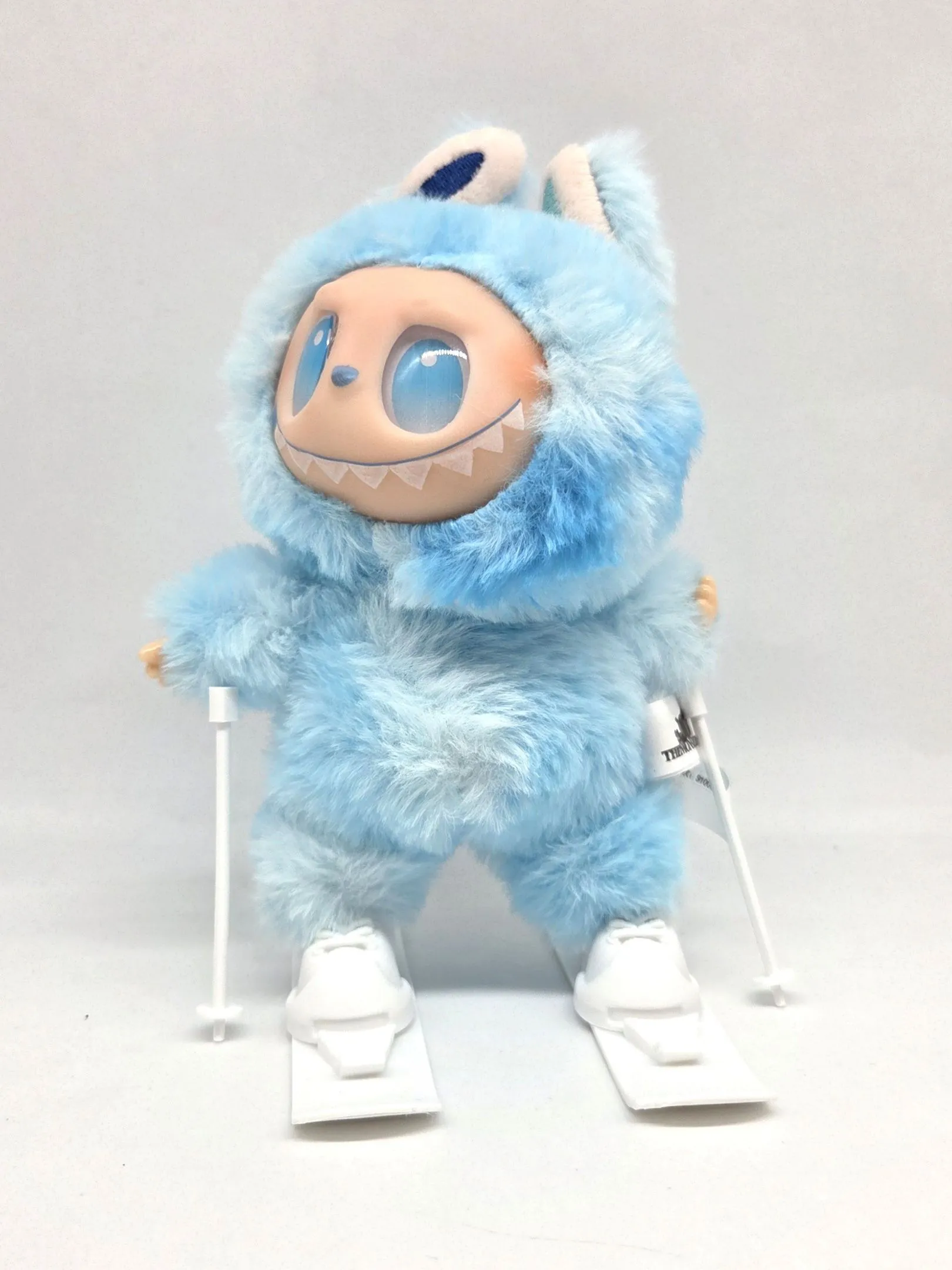 Лыжи с палками и ботинками для кукол (Лабубу 17см) цв.белый (02) 282 для кукол | 3